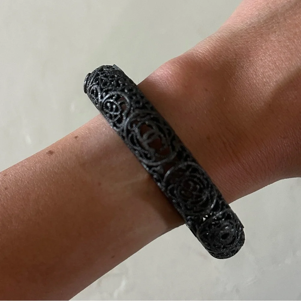 Chanel filigree bracelet - Picture 3 of 3